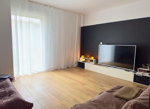 MAISON INDIVIDUELLE CONTEMPORAINE SEMI- PLEIN PIED AU BOURG DE MARCQ