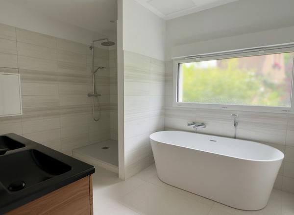 MAISON INDIVIDUELLE CONTEMPORAINE SEMI- PLEIN PIED AU BOURG DE MARCQ
