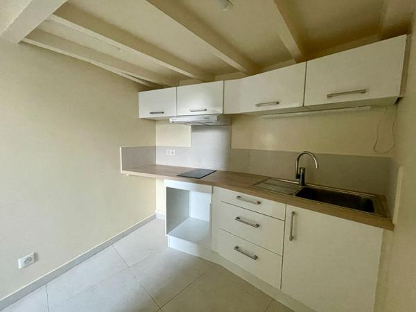 PARIS 17è Métro Argentine ou Maillot Studio avec mezzanine