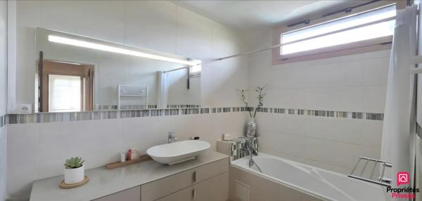 LE BOUSCAT - Maison familiale 4 chambres avec jardin, piscine chauffée et garage