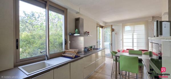 LE BOUSCAT - Maison familiale 4 chambres avec jardin, piscine chauffée et garage