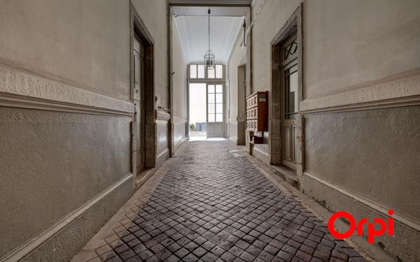 Appartement à vendre    2 pièces • 83,26 m2 Lyon 2