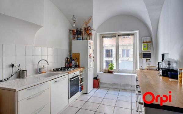 Appartement à vendre    2 pièces • 83,26 m2 Lyon 2