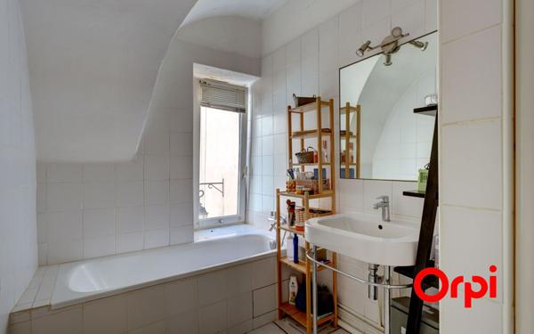 Appartement à vendre    2 pièces • 83,26 m2 Lyon 2