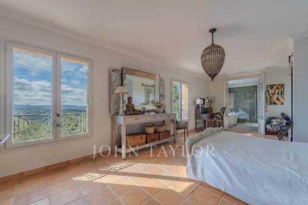 Charmante bastide avec vue dégagée et oliveraie