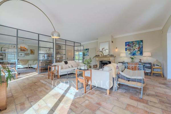Charmante bastide avec vue dégagée et oliveraie