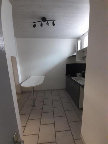 Maison mitoyenne vendue louée, idéal INVESTISSEUR, pas de charges de copro