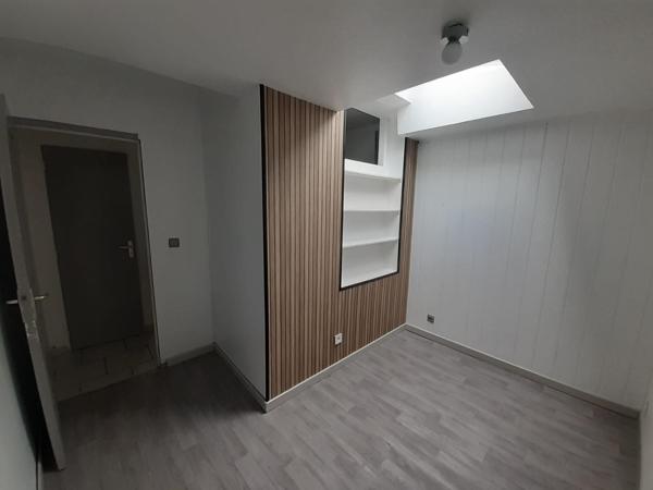 Maison mitoyenne vendue louée, idéal INVESTISSEUR, pas de charges de copro