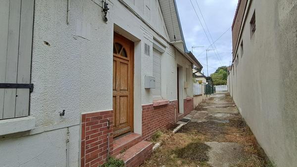 Maison mitoyenne vendue louée, idéal INVESTISSEUR, pas de charges de copro