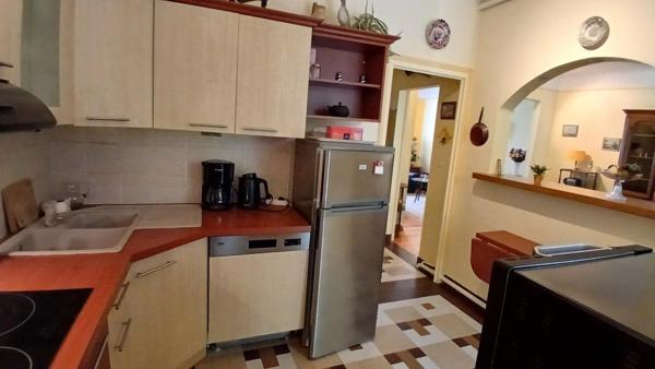 ROYAN 17200. Hyper centre, agréable maison à etage de 117 m² habitable avec garage, jardin et cave