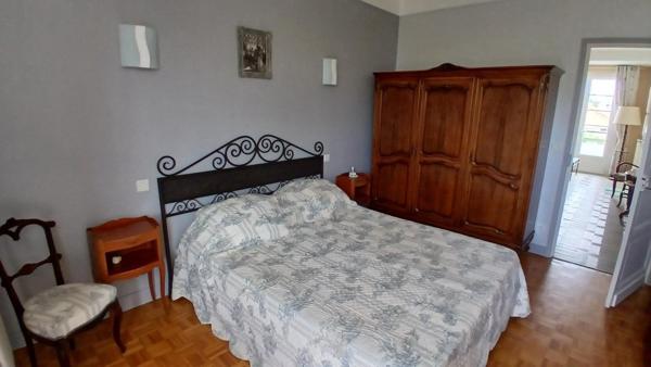 ROYAN 17200. Hyper centre, agréable maison à etage de 117 m² habitable avec garage, jardin et cave