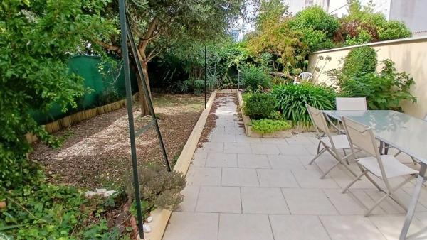 ROYAN 17200. Hyper centre, agréable maison à etage de 117 m² habitable avec garage, jardin et cave