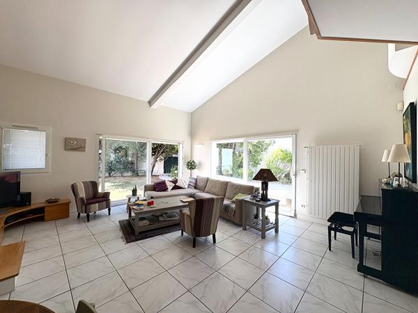 BELLE MAISON FAMILIALE 4 CHAMBRES GARAGE JARDIN
