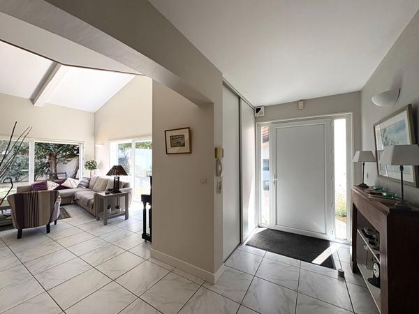 BELLE MAISON FAMILIALE 4 CHAMBRES GARAGE JARDIN