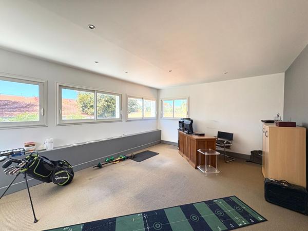 BELLE MAISON FAMILIALE 4 CHAMBRES GARAGE JARDIN