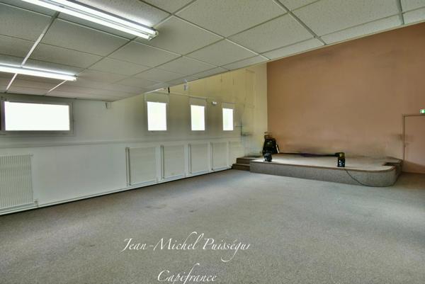 Dpt Haute Garonne (31), à vendre SAINT GAUDENS Local Professionnel 170m2 + Stationnement Aérien