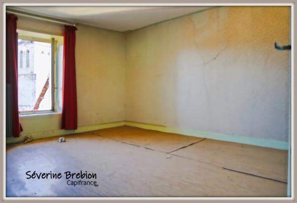 🏡 Grande maison à rénover + atelier – Idéale pour famille ou investisseur – Celles-sur-Durolle (63)