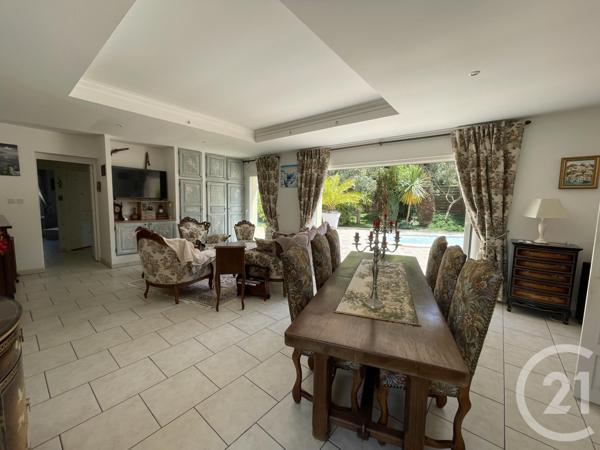 Maison à vendre  6 pièces - 150 m 2   ROYAN  - 17