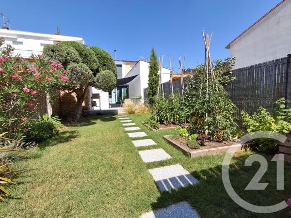 Maison à vendre  6 pièces - 150 m 2   ROYAN  - 17