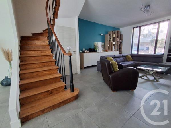 Maison à vendre  6 pièces - 150 m 2   ROYAN  - 17