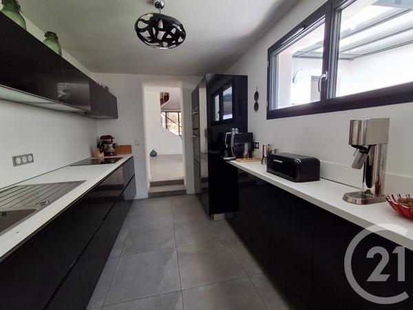 Maison à vendre  6 pièces - 150 m 2   ROYAN  - 17