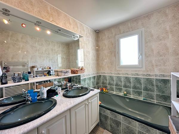 Maison 150 m² avec Piscine La Bazoge Montpincon 150 m²