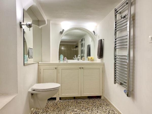 Coup de coeur pour cette charmante maison de village avec vue mer