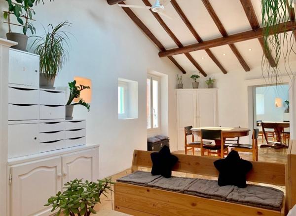 Coup de coeur pour cette charmante maison de village avec vue mer