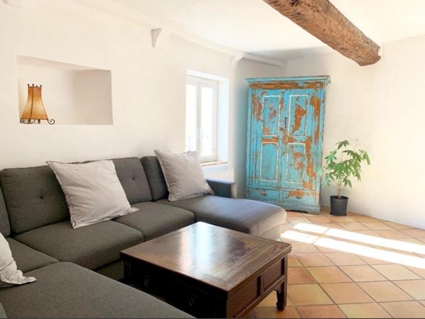 Coup de coeur pour cette charmante maison de village avec vue mer