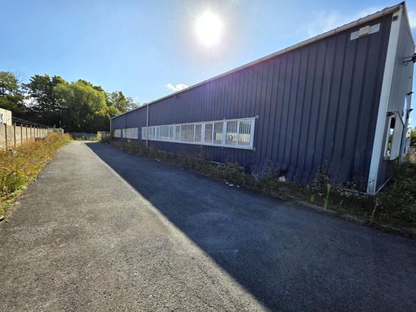 Entrepôt de 768 m² avec bureaux et ateliers en très bel état