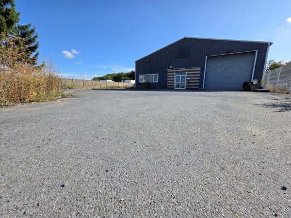 Entrepôt de 768 m² avec bureaux et ateliers en très bel état