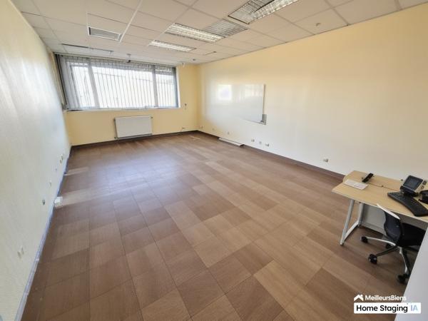 Entrepôt de 768 m² avec bureaux et ateliers en très bel état