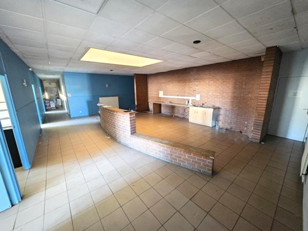 Entrepôt de 768 m² avec bureaux et ateliers en très bel état