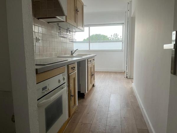 Martigues - Appart T4 lumineux 81 m² Carrez + balcon + cave- RDC surélevé avec vue dégagée