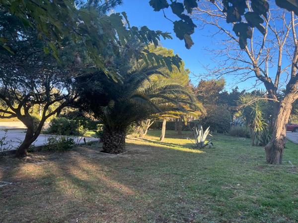 Martigues - Appart T4 lumineux 81 m² Carrez + balcon + cave- RDC surélevé avec vue dégagée