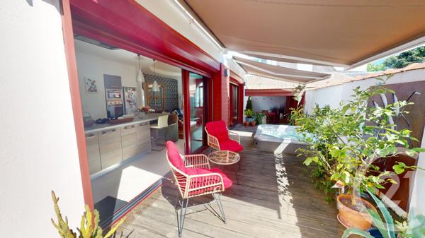 Maison à vendre  5 pièces - 140 m 2   DAX  - 40