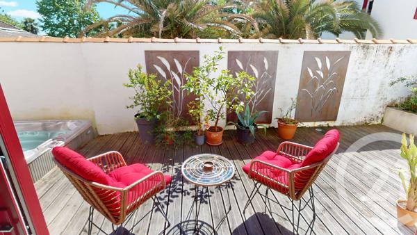 Maison à vendre  5 pièces - 140 m 2   DAX  - 40