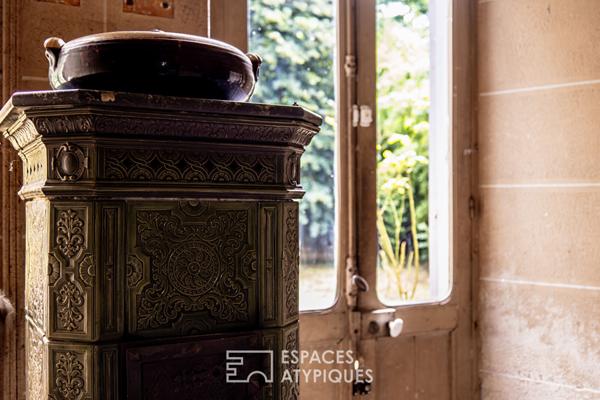 Havre de verdure dans un ancien monastère en ville