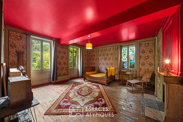 Havre de verdure dans un ancien monastère en ville