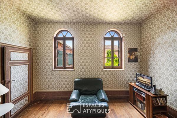 Havre de verdure dans un ancien monastère en ville