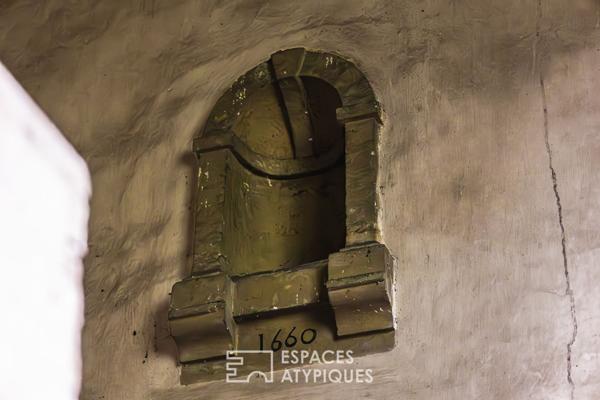 Havre de verdure dans un ancien monastère en ville