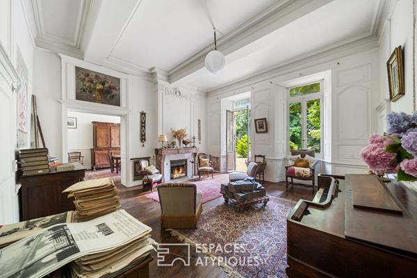 Havre de verdure dans un ancien monastère en ville