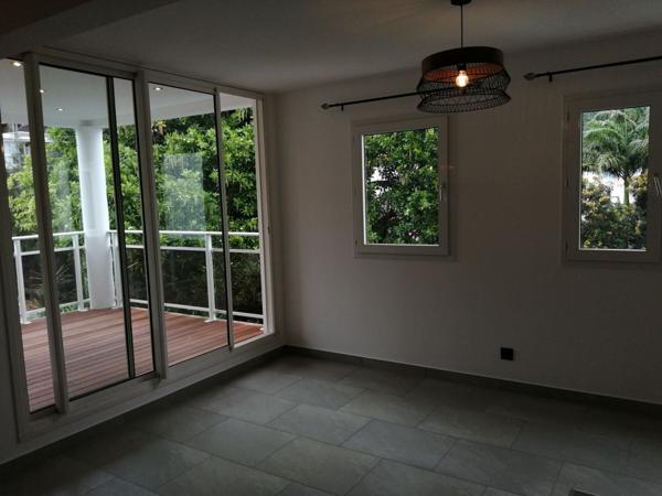 Location Appartement110 m² - 4 Pièces - ST DENIS (97400)