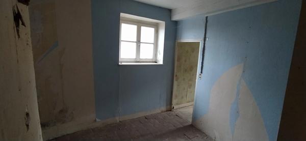 Maison à vendre centre LA CLAYETTE (71)- Local commercial + appartement -126m2