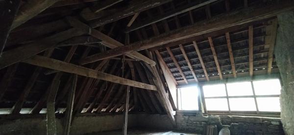 Maison à vendre centre LA CLAYETTE (71)- Local commercial + appartement -126m2