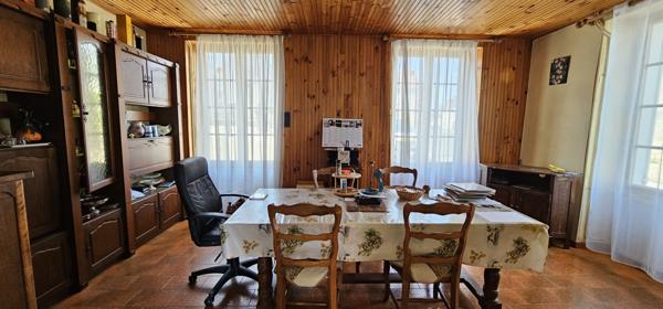 Méréville (91660) Découvrez le Charme Authentique : Maison de Village en Pierre avec Potentiel Illimité à Méréville !