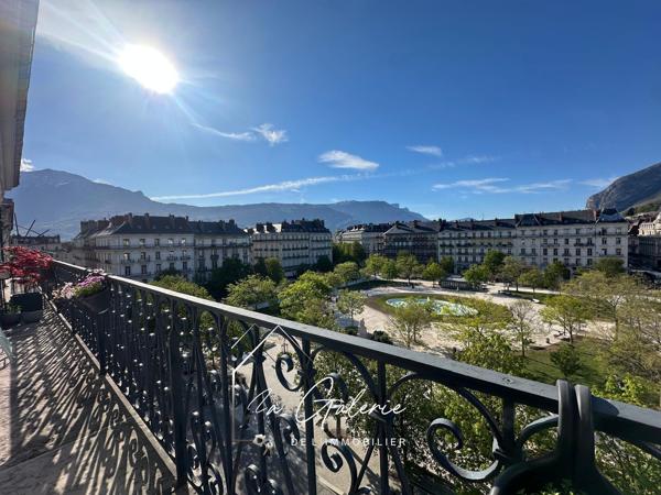 MAGNIFIQUE APPARTEMENT HAUSSMANIEN PLACE VICTOR HUGO