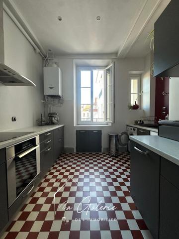 MAGNIFIQUE APPARTEMENT HAUSSMANIEN PLACE VICTOR HUGO
