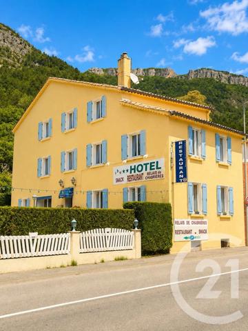 Immeuble à vendre  1640 m 2   MEZEL  - 04