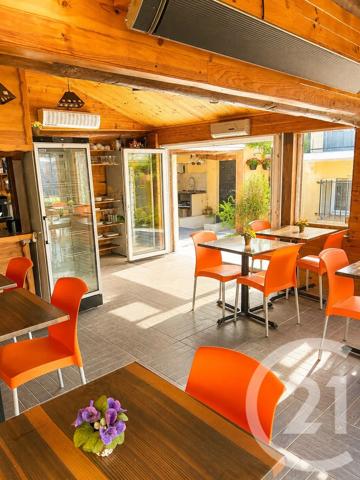 Immeuble à vendre  1640 m 2   MEZEL  - 04